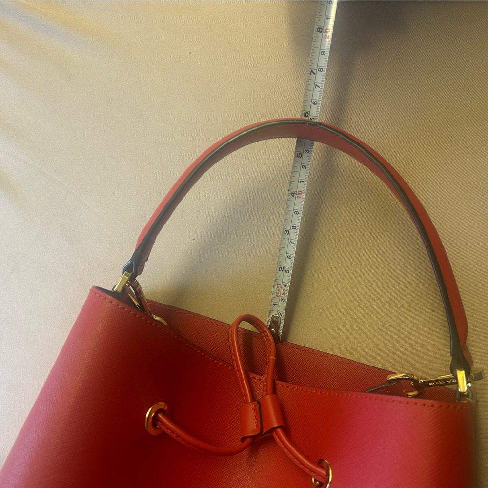 Michael Kors red leather bucket bag - Picture 6 of 6
